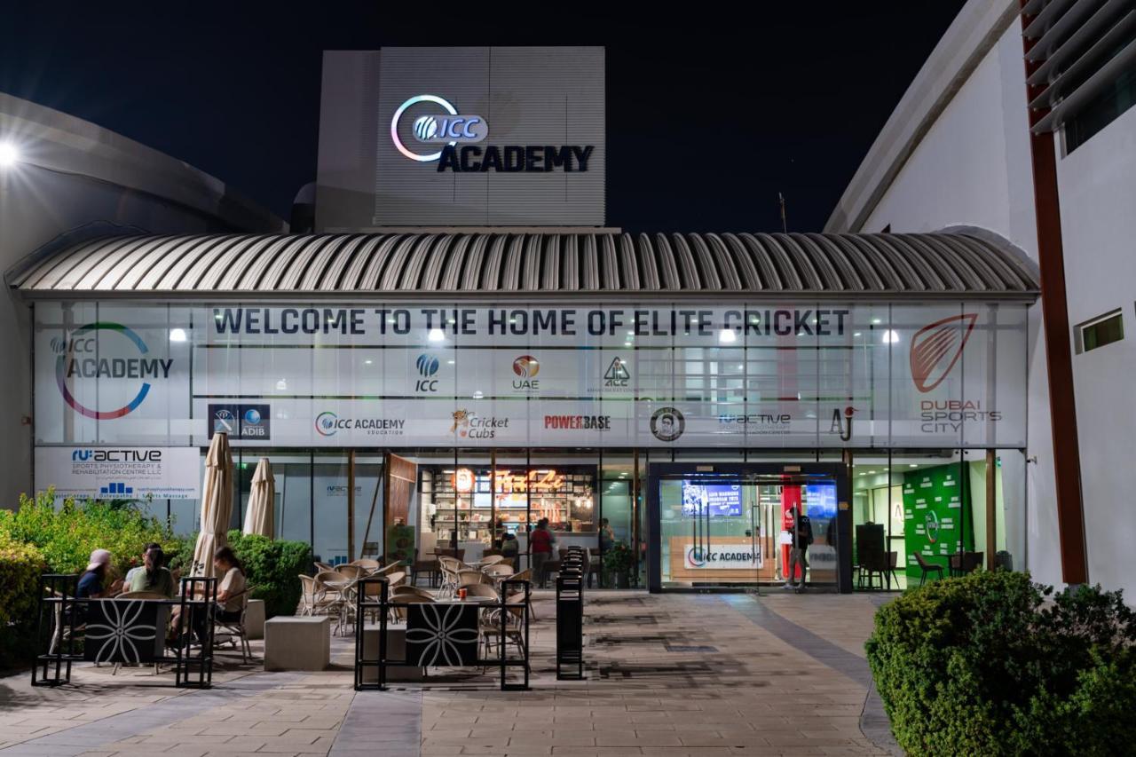 Emirates Sports Hotel, Dubai Sports City Exterior photo